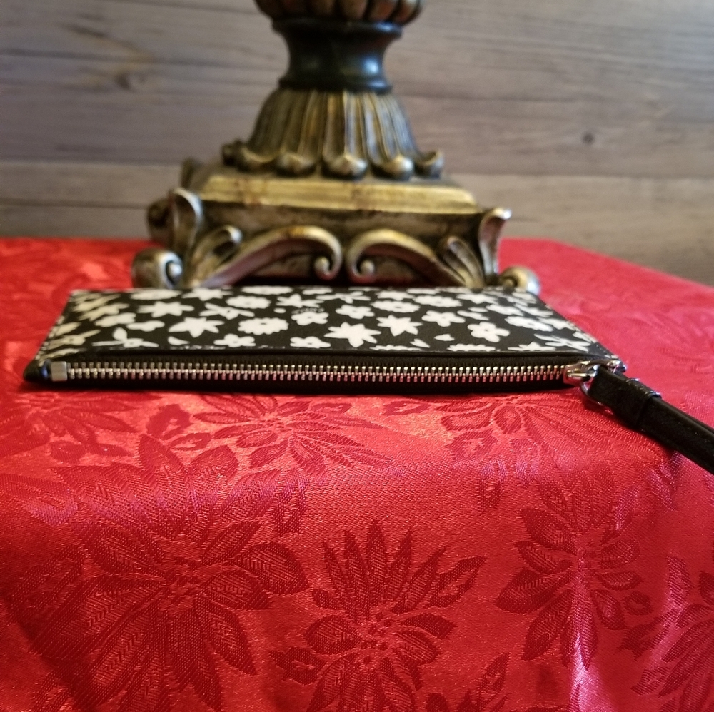Coach Springtime wristlet - Picture 4 of 5